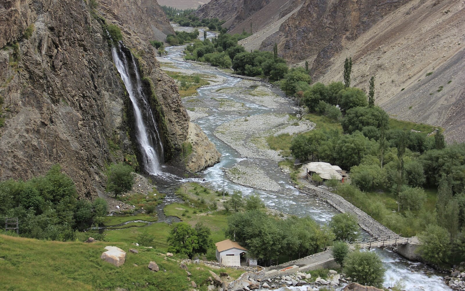 Manthoka Waterfall — Manthoka waterfall, Kharmang